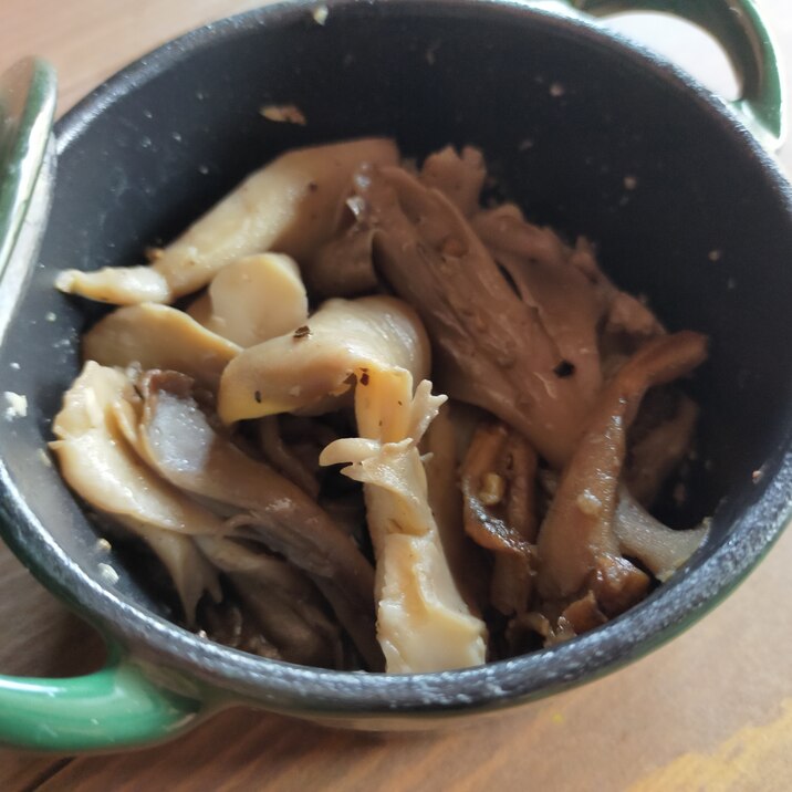 ミニココットで舞茸のガーリック蒸し焼き レシピ 作り方 By Akdeniz 楽天レシピ